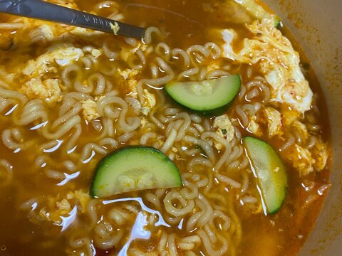 辛ラーメンにちょい足しレシピ ズッキーニ